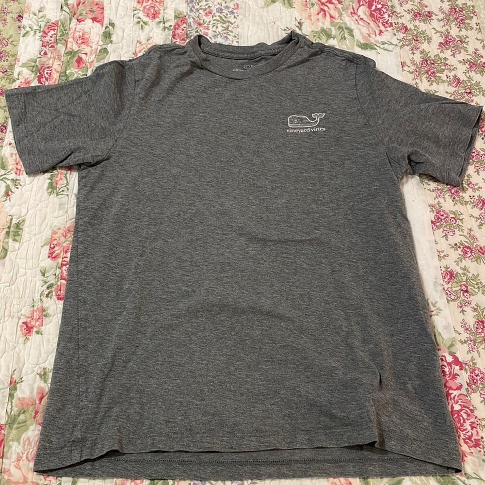 Vineyard vines tee